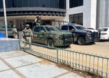 Privan de la libertad a empresario en estacionamiento de plaza comercial en Tres Ríos, Culiacán