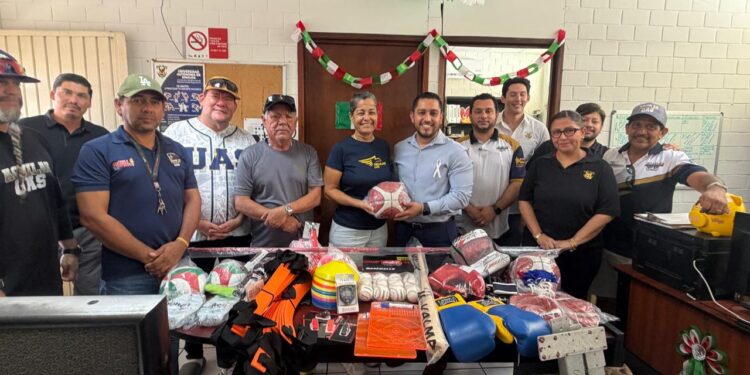 Fortalece la UAS el desarrollo deportivo en la Unidad Regional Sur con entrega de equipamiento para más de 2 mil estudiantes