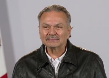 Director del Infonavit arremete contra medios: “No todos somos iguales, los corruptos son ellos”