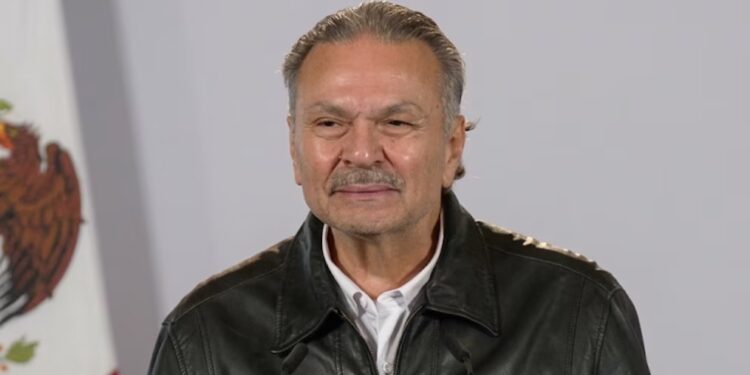 Director del Infonavit arremete contra medios: “No todos somos iguales, los corruptos son ellos”