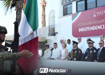 Conmemoran en Mazatlán el 216 aniversario de la Independencia de México con desfile cívico