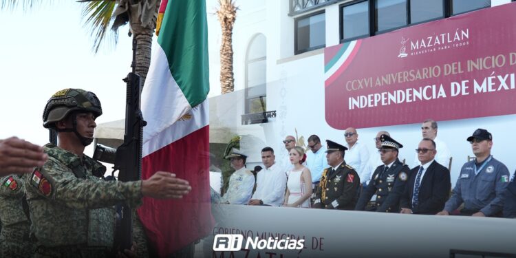 Conmemoran en Mazatlán el 216 aniversario de la Independencia de México con desfile cívico