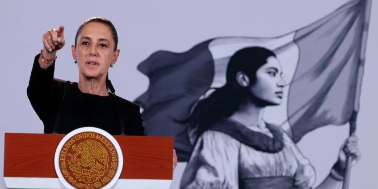Sheinbaum advierte a empresas de EEUU que buscan cobrar multas a migrantes en México: necesitarán permiso de la SRE
