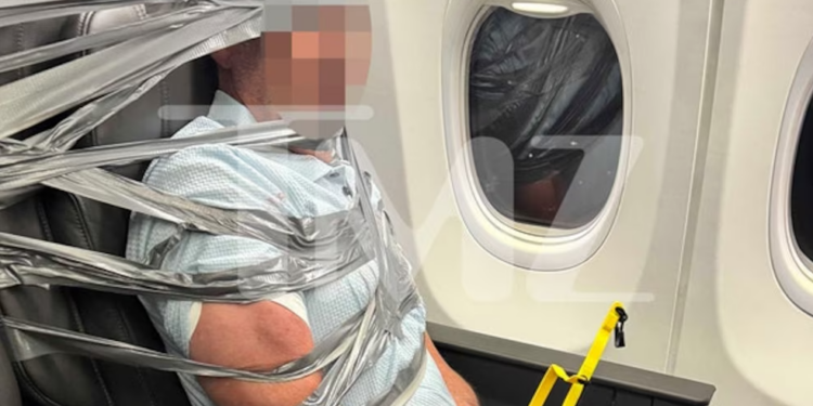 Pasajero causa disturbios en vuelo y termina inmovilizado con cinta adhesiva