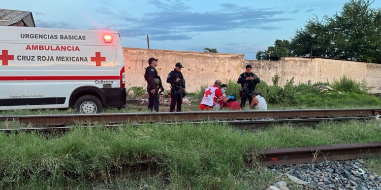 Mujer resulta lesionada tras ser golpeada por el tren en Culiacán
