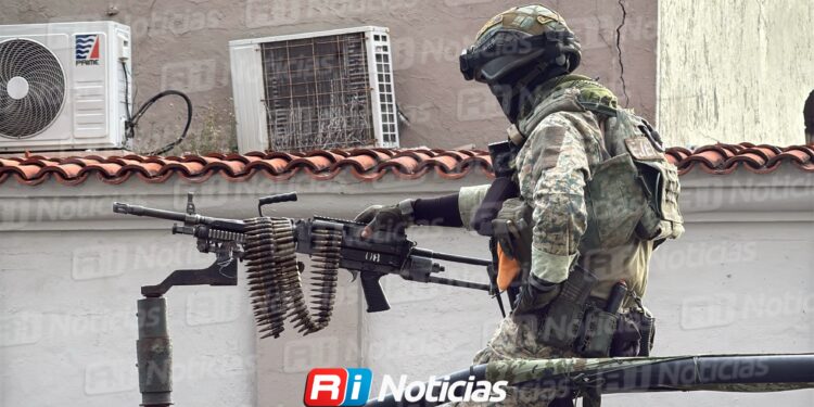 Balean a un hombre en el acceso de playa en zona turística de Mazatlán