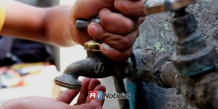Villa Unión enfrenta desabasto de agua y vecinos reclaman falta de información