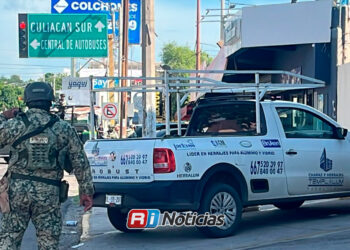 Persecución armada deja dos vehículos baleados en Culiacán