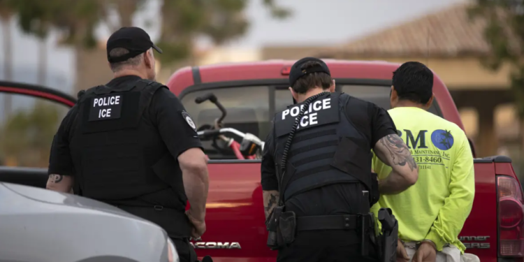 ICE plantea unidades móviles de detención para migrantes durante operativos en EU