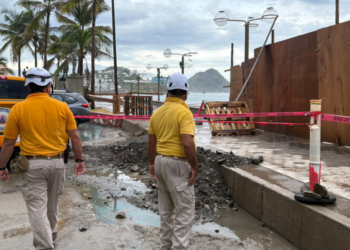 Protección Civil delimita paso peatonal en Olas Altas por reblandecimiento de zona baja del Malecón