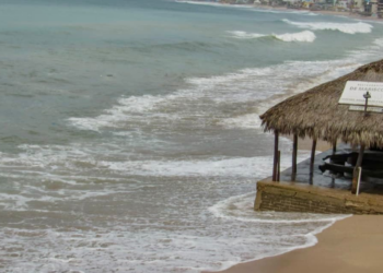 Abren parcialmente playas de Mazatlán ante mejoría en condiciones del mar