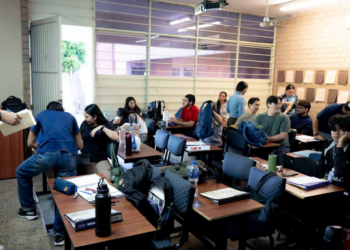 Autoridades de la UAS fortalecen la comunicación con sus estudiantes en las aulas de unidades académicas