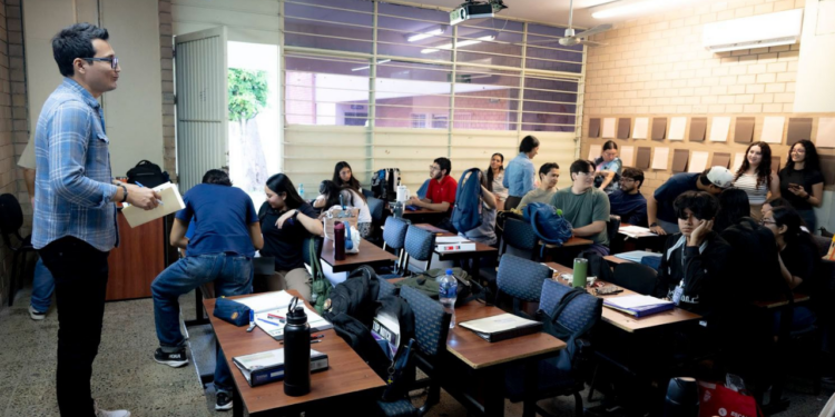 Autoridades de la UAS fortalecen la comunicación con sus estudiantes en las aulas de unidades académicas