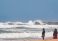 Salvavidas mantienen vigilancia preventiva en playas de Mazatlán por alto oleaje