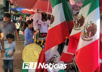 Comerciantes ambulantes y establecidos reportan 40% en ventas de artículos patrios