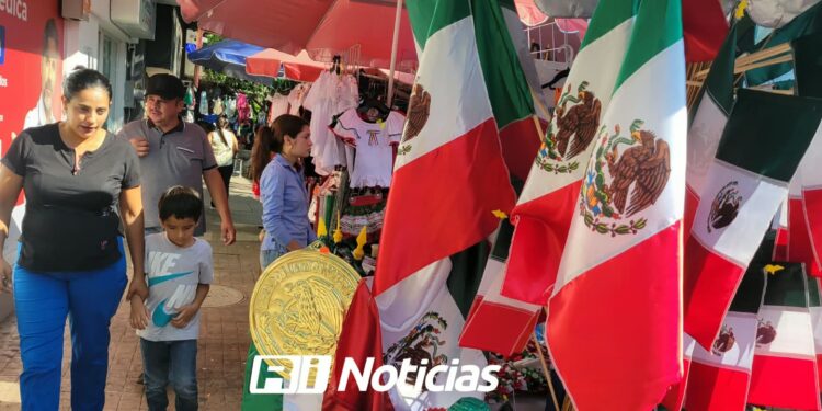Comerciantes ambulantes y establecidos reportan 40% en ventas de artículos patrios