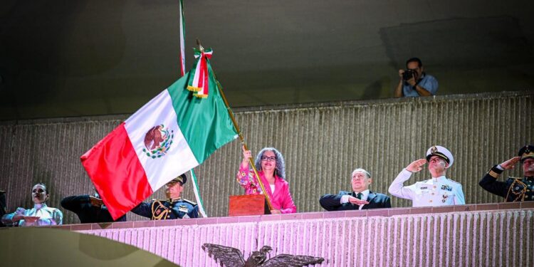 Graciela Domínguez Nava, primera mujer gobernadora de Sinaloa en conmemorar el aniversario del Grito de Independencia