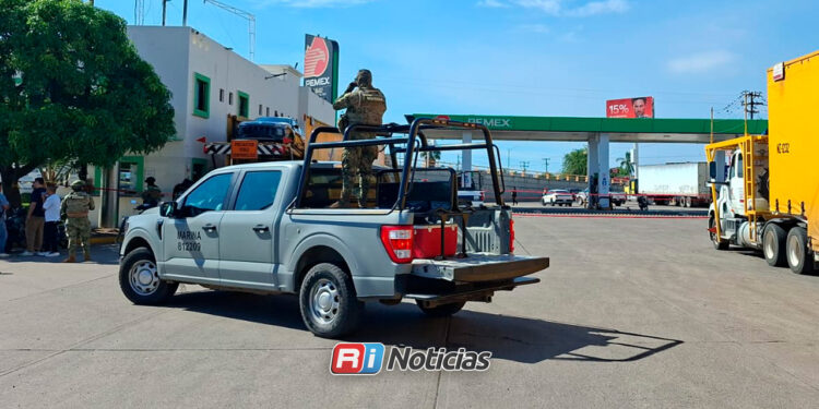 Balean a un hombre dentro de gasolinera al sur de Mazatlán