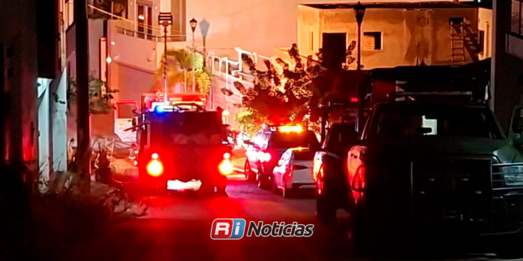 Derriban portón e incendian vivienda en Colinas de San Miguel