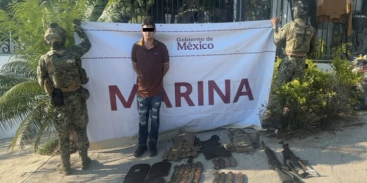 Detienen a hombre con armas y 84 explosivos improvisados durante operativo en La Noria