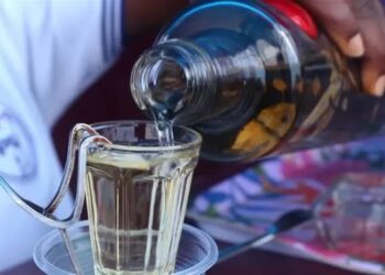 Pierden la vida cerca de 50 personas por la ingesta de alcohol adulterado en Nigeria