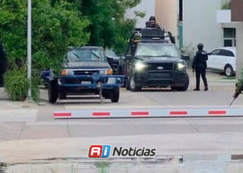 Aseguran viviendas, armas y vehículos durante operativo en privada donde se ubica residencia de Rocha Moya