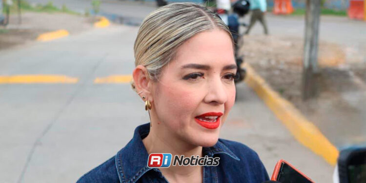 Estrella Palacios niega señalamientos sobre presunto congelamiento de cuentas a su esposo.