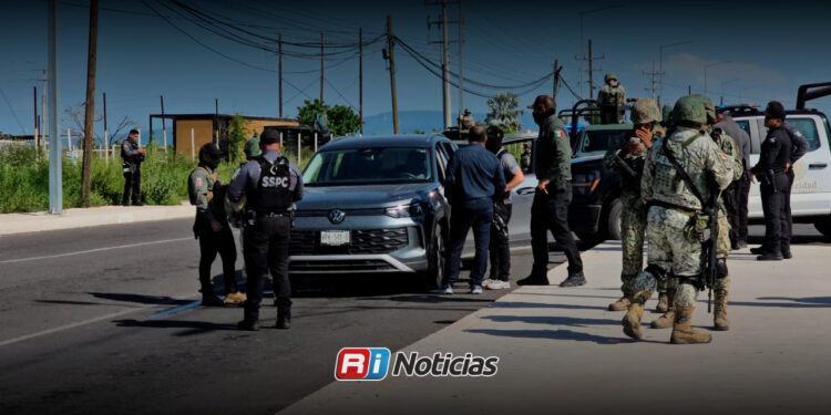 Tras persecución, autoridades interceptan Tiguan en el norte de Culiacán