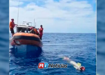 Pescadores hallan torpedo flotando frente a las costas de Ensenada