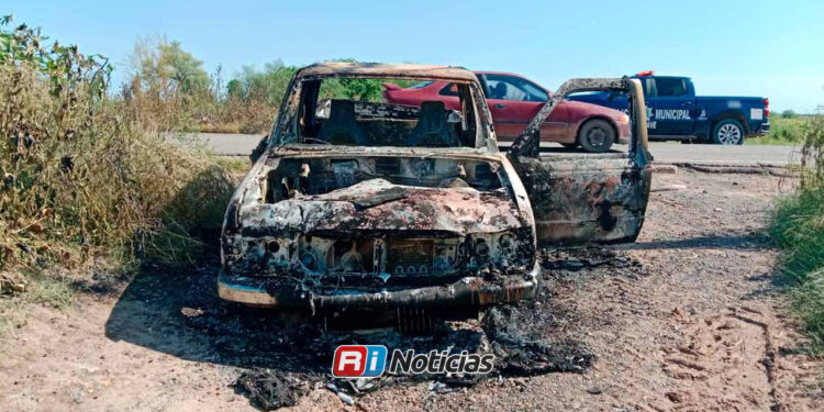 Hallan camioneta calcinada y abandonada en Guasave