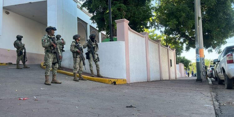 Balean a hermano del síndico de Tepuche; lo trasladan a hospital de Culiacán