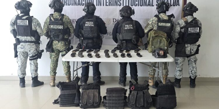 Aseguran armamento y equipo táctico en Siqueros, Mazatlán