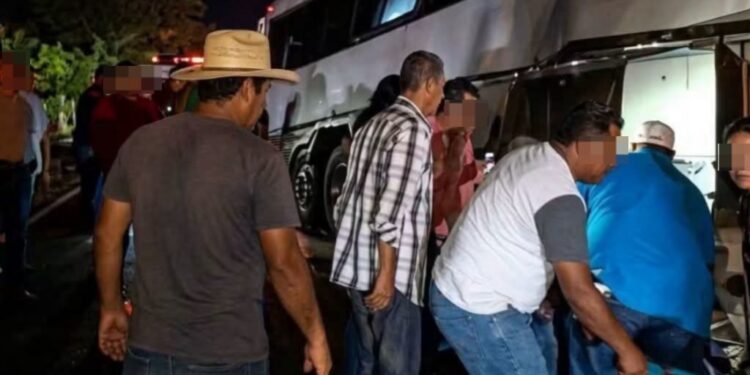 Choque entre autobús y tráiler deja cuatro muertos y 20 heridos en la Tepic-Mazatlán