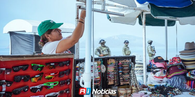 Baja en ventas obliga a vendedores de playa a buscar otros trabajos