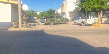 Localizan asesinado y emplayado a un hombre en la colonia Lázaro Cárdenas, Culiacán