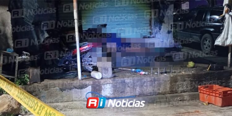 Asesinan a balazos a joven de 26 años en taller de motocicletas en Escuinapa