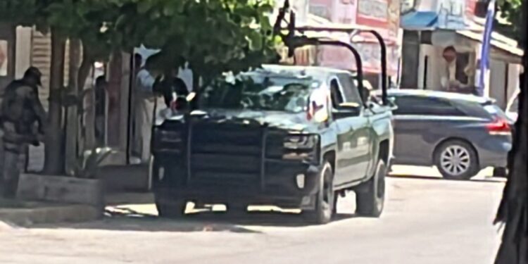 Detienen a presunto ladrón de vehículos tras persecución en Culiacán