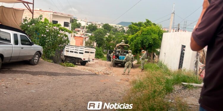 Atacan a balazos tres viviendas y tres vehículos en Culiacán