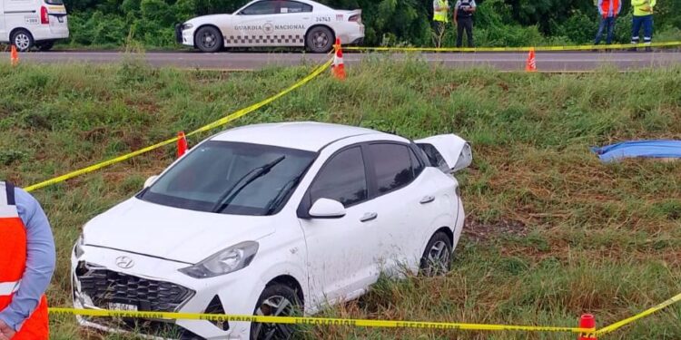 Muere adulto mayor tras choque entre motocicleta y automóvil en la Mazatlán-Culiacán