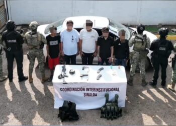 Detienen a cinco civiles armados en Culiacán, uno es menor de edad; les aseguran armas y municiones
