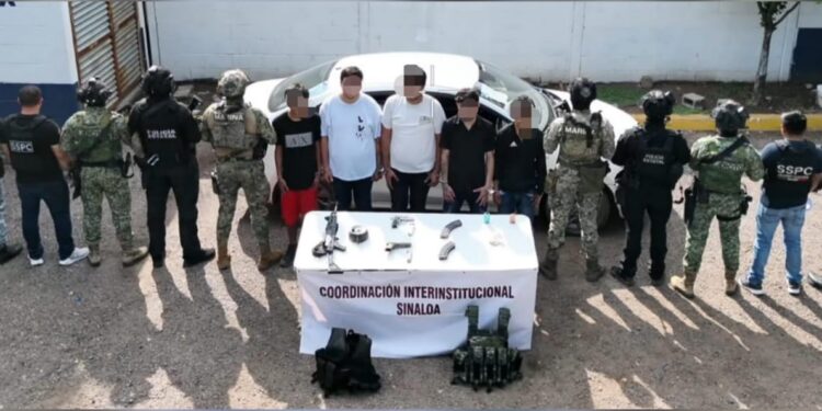 Detienen a cinco civiles armados en Culiacán, uno es menor de edad; les aseguran armas y municiones