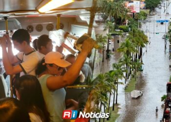 Lluvias provocan tráfico lento, pero transporte urbano sigue operando