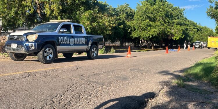 Muere mujer atropellada por varios vehículos en carretera de Navolato