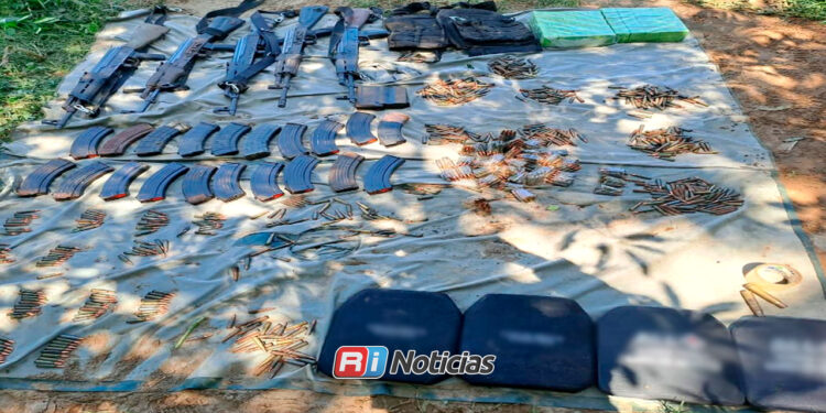 Hallan arsenal abandonado durante operativo militar en Siqueros