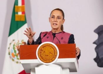 “No puedes tener dos banderas”: Sheinbaum plantea limitar la doble nacionalidad para gobernantes