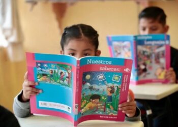 Sheinbaum anuncia nuevos libros de texto para educación básica en 2027