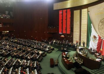 Senado avala nuevas sanciones contra piratería y uso indebido de identidad oficial