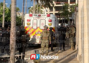 Balean a un hombre en el acceso de playa en zona turística de Mazatlán