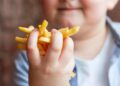 Alerta por consumo de sal en menores: 80% supera el límite recomendado