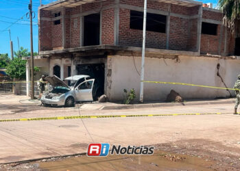 Ataque armado causa daños en vivienda y quema un vehículo en la 5 de Febrero